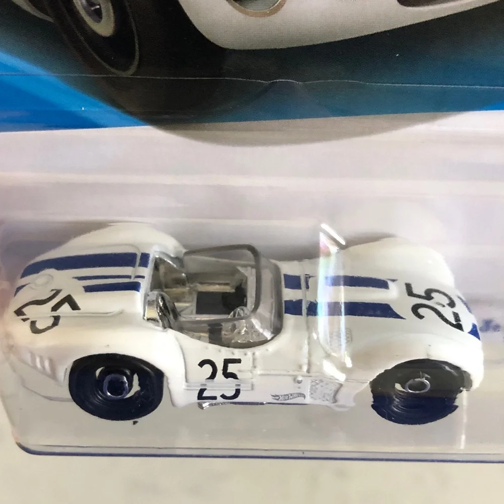 Mattel Hot Wheels Maserati Tipo 61 - White and Black